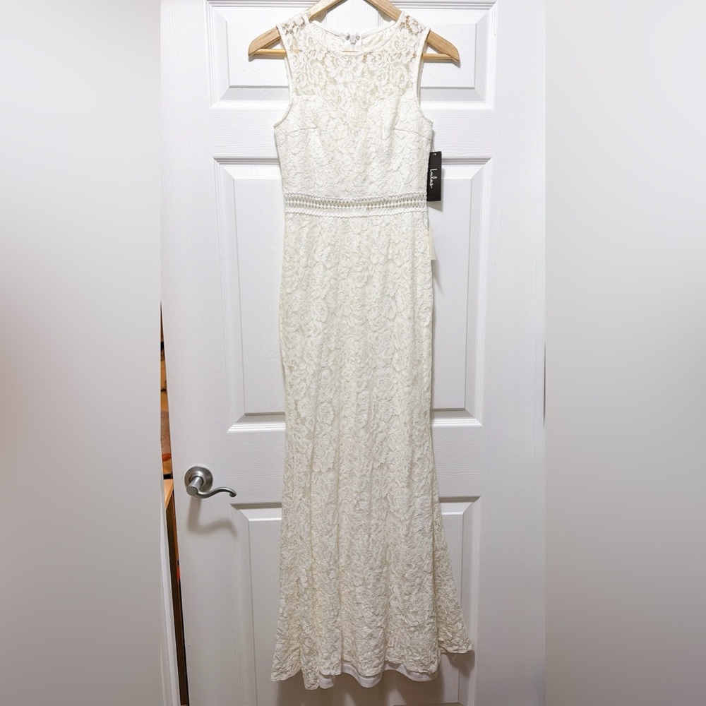 Lulu's Ivory Lace Sleeveless Wedding Dress